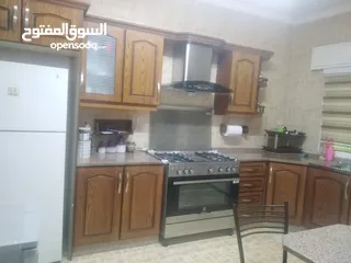  11 شقة للبيع طابق اول  مساحة 137م في ضاحية الامير حسن 3 غرف نوم  الشقة بحالة ممتازة وموقع مخدوم