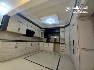  5 شقة فاخرة مع روف فاخر للبيع بسعر مغري