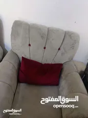  5 طقم كنب شبه جديد استعمال بسيط +طقم طاولات مجانا مع الكنب