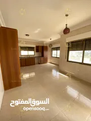  8 شقة في منطقة الكرسي بمساحة 220م