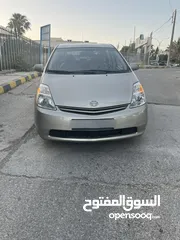  1 Toyota prius 2005  وارد امريكي مالك وحيد من 2010