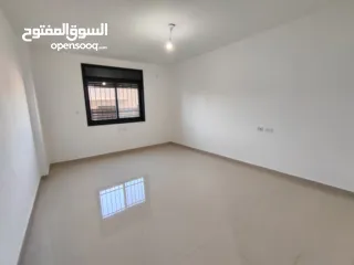  17 شقة مع حديييقة للايجار في عين مصباح