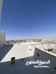  9 شقة مميزة اخير مع روف في اجمل مناطق قرية النخيل اجمل تشطيب واطلالة رائعة 240 داخلي و 90 تراس خارجي