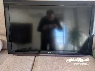  3 شاشة تلفزيون LG بحالة ممتازة مقاس 42