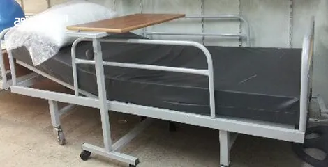  4 سرير طبي جديد