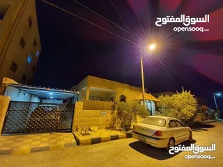  3 بيت مستقل للبيع طابقين الزرقاء الجديدة