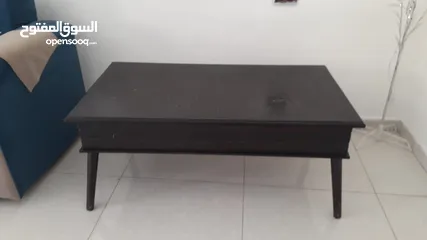  1 غرفة ضيوف مع 3 طاولات طقم كامل