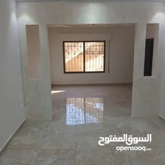  3 شقه أرضيه في مأدبا / قرب مسجد المسيح