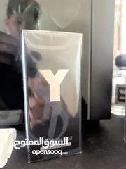  1 بكج ysl مش مفتوح ولا ملموس بل كرتونه عطر مع مزيل عرق من الشركة نفسها