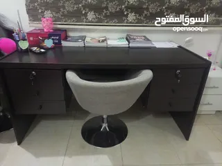  4 مكتب عرض المكتب متر ونص  طول المكتب 75 سم 30 دينار