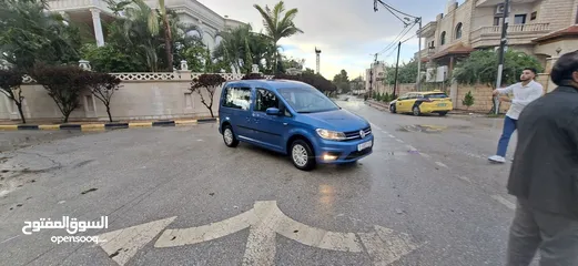  19 كادي 2018-غرفة مبطنة -ركاب (6+1)ماتور 2000 ديزل ماشي 110الف كليو فحص الف دفعة 50الف كاش والباقي شيكت