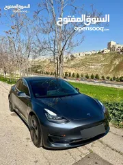  1 سياره تسلا موديل 2020  بحالة ممتازه جدا  للتواصل الفوري