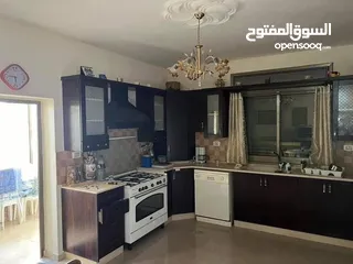  3 شقه البيع مع حديقه قرب المنا ره