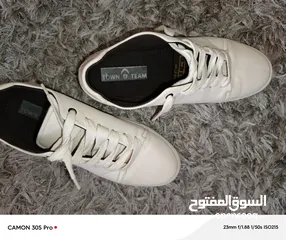 10 حذاء رياضي ماركة TOWN TEAM صناعة مصرية مستعمل بحالة ممتازة . لون أبيض منمش أنيق تناسب كل الاذواق