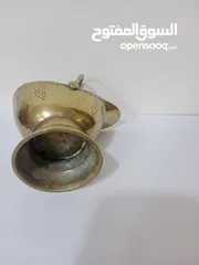  24 وعاء تقليدي مصنوع يدويا يستخدم لحمل الفحم أو الحطب مزخرف برسومات أنتيك قديم جدا لون ذهبي