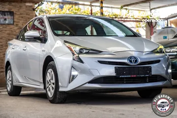  16 Toyota Prius 2018  •السيارة بحالة الوكالة و لا تحتاج الى صيانة    •محرك :  1800 سي سي  4 سلندر