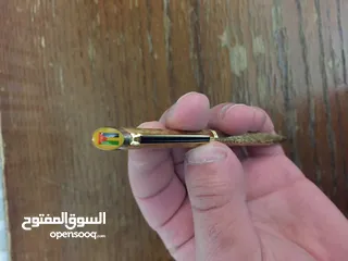  1 قلام حبر جاف رفيع شبه جديد