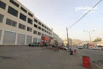  4 مخزن للايجار 39م قرب الجسور العشرة على الشارع الرئيسي (شركة حسين الحسيني)