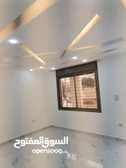  12 شقه مع رووف دوبلكس 220م للبيع جنوب كليه الطب لجامعه اليرموك خلف صيدليه الرازي وغرب دوار اللوازم