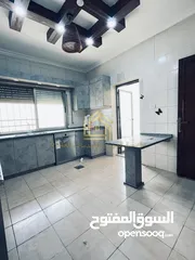  18 شقة مجددة بالكامل - الرابية - 3نوم1ماستر - بإطلالــــه مميزة - قرب الخدمات العامة