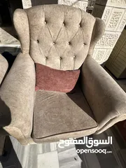  5 طقم كنب 7 مقاعد بحالة جيدة جدا وقابل للتفاوض