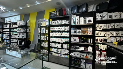  2 محل خلويات للبيع خلو بداعي السفر / لايحتاج بضاعة لأكثر من ستة أشهر
