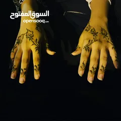  4 Henna artist