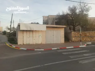  3 مخازن مستقلة قريبة من الشارع الرئيسي _ سردا