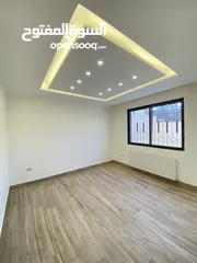  21 شقة فاخر شبة ارضي في طريق المطار الحويطي 170 متر داخلي و خارجي 170 متر بسعر مميز وتشطيب فلل