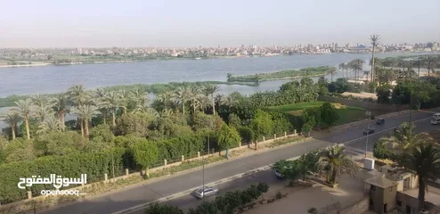  4 شقه على النيل مباشر 4 غرف