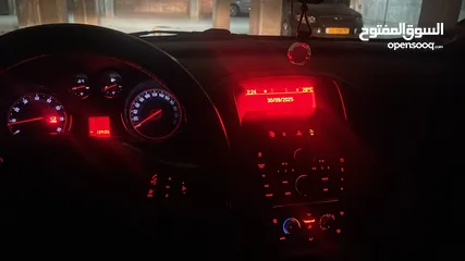  1 أوبل استرا 2011 جير عادي