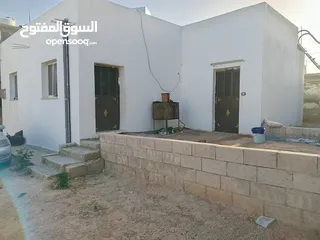  2 بيت للبيع مكون ثلاث غرف وحمام ومطبخ وبرنده وحوش كراج سياره