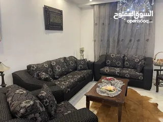  9 طقم كنب سبع مقاعد +طاوله سفره و8 كراسي +3 طاولات واحده وسط