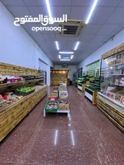  1 مركز بيع الخضار والفواكه والكماليات في قلب سوق نزوى