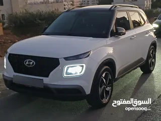  3 هونداي فينيو فل كامل اضافات مع فتحة سقف سيارة  دهان شركة وعداد أصلي 45000كم للبيع بسعر حرق ع الكاش