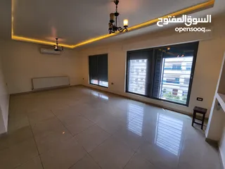  9 شقة فارغة للبيع في حي الصحابة - ref : 14577
