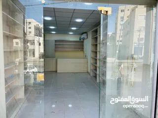  1 مخزن تجاري مأثث بجميع الديكورات للإيجار  أو لبيع الديكورات
