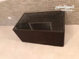  1 طاولة خشب منجدة مع وجه زجاج