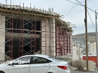  35 اكرو و سلالم مستعمل بحالة الجديد للبيع تصلح لكافة الارتفاعات بتصميم متكامل و مستورد من الصين