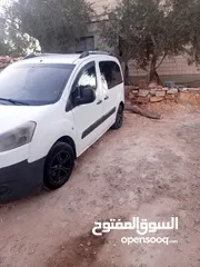  4 بيجو بارتنر 2010