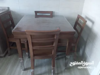  2 طاولة سفره مع اربع كراسي