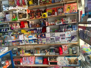  28 بضاعه مكتبه للبيع والمحل للإيجار