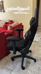 5 6 كراسي خشب زان لطاولة مطبخ او سفرة، مع كرسي مكتبي gaming لون اسود بحالة الوكالة