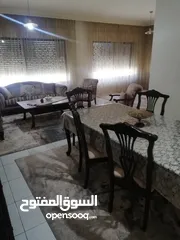  23 للايجار شقه مفروشه فرش فاخر  3 غرف نوم و 3 حمامات صاله وصالون ومطبخ