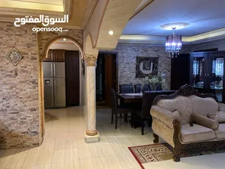 19 شقه شبه أرضى قرب دوار الجاذبية