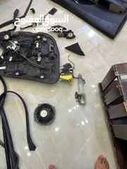  10 عندي 3 أبواب أصلية مفروطة من كيا نيرو، نظيفة وعلى الشرط: 	1.	باب أمامي يمين (الراكب) 	2.	باب أمامي ي