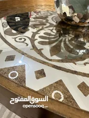 9 طاولتين خشب قاعده حديد من Ashley للبيع بسعر مغري مستعمل استعمال بسيط طاولتين خشب قاعده حديد
