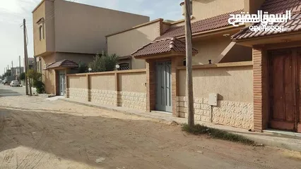  3 عقار سكني تجاري في بوابة الجبس
