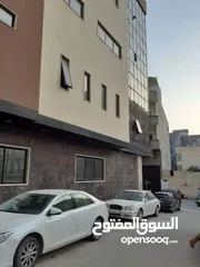  4 مبنى خدمي للبيع مكانه شارع الصريم يتكون المبني من 5طوابق