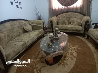  8 طقم كنب بحالة ممتازه
